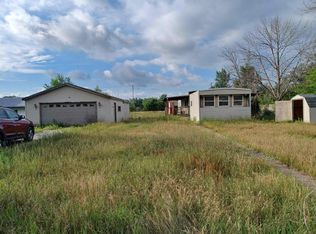 9865 Prairie St, Savanna, IL 61074