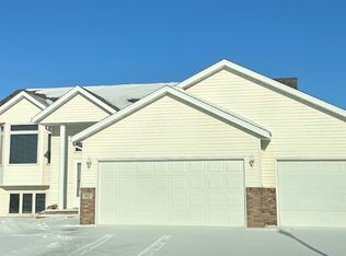 1615 51st St S, Fargo, ND 58103