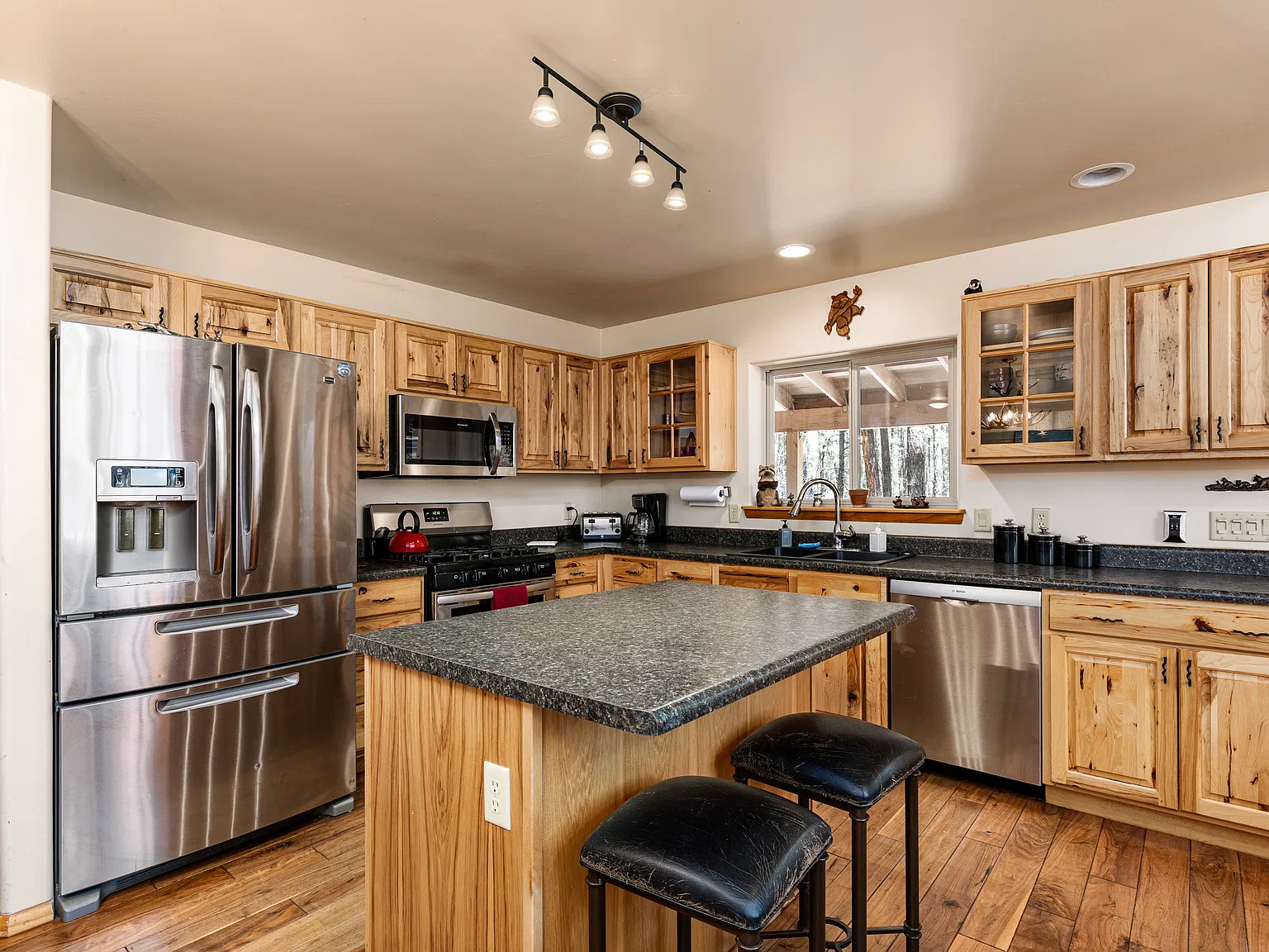 2 bed, 1738 sqft, $2,500 — Photo 4