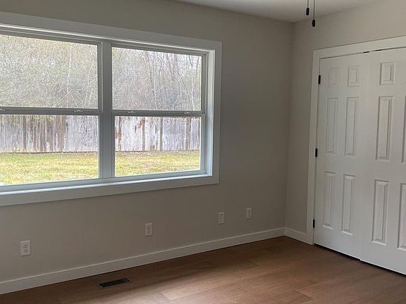 3rd image of 853 Treewood Dr