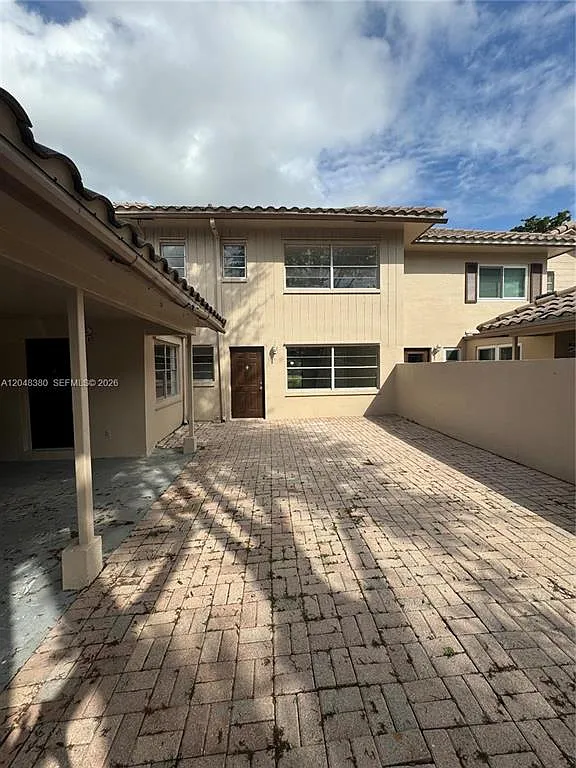 3 bed, 2.5 bath, 1570 sqft, $3,000 — Photo 1