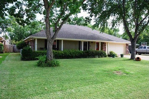 2nd image of 2506 Palmetto Dr