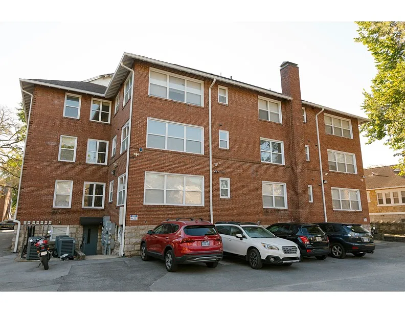 Building Photo - 1605 16th Ave S #104