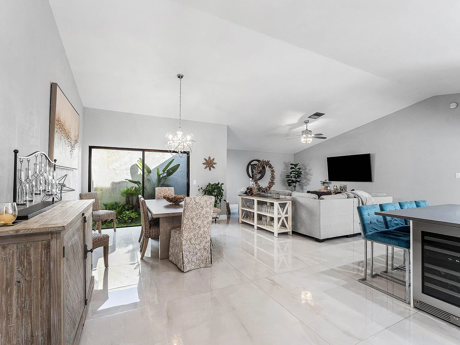 2 bed, 2.0 bath, 1721 sqft, $5,000 — Photo 4