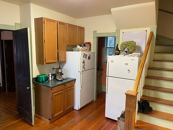 4th image of 621 Erie St SE #1