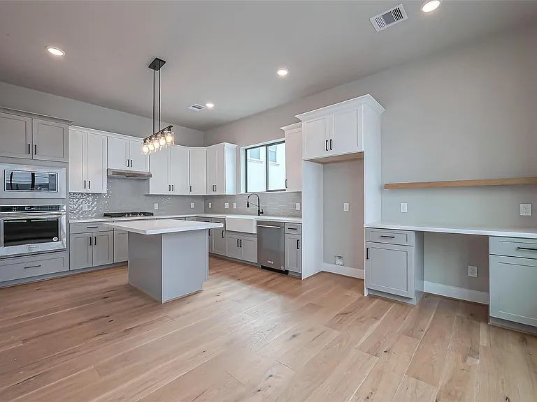1222 W 24th St #D — Photo 8