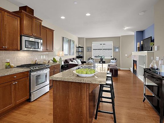 2nd image of 890 3rd Ave NE #156