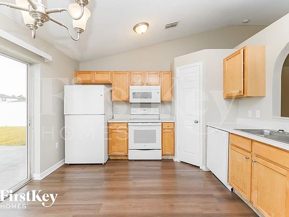 4th image of 1054 Brenton Leaf Dr
