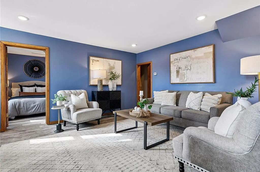 2 bed, 1.0 bath, 2339 sqft, $2,395 — Photo 3