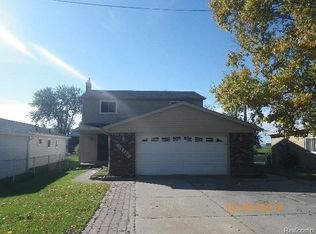 35744 Schmid Dr, New Baltimore, MI