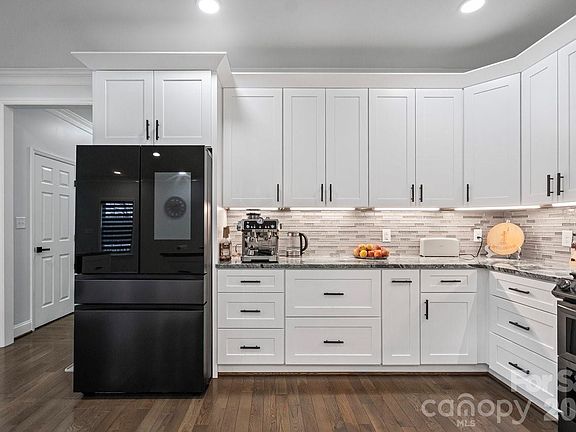 5th image of 3670 9th Street Dr NE