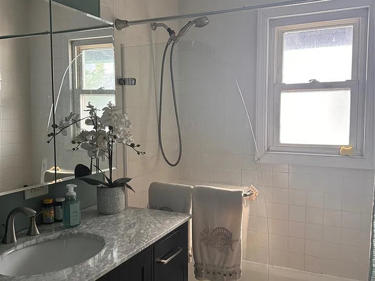 537 E Chester St — Photo 3