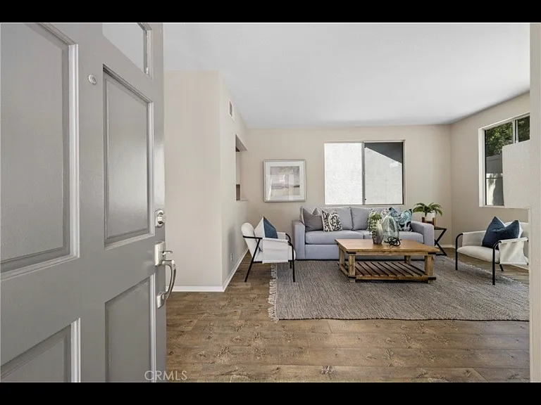 811 N Siavohn Dr — Photo 1