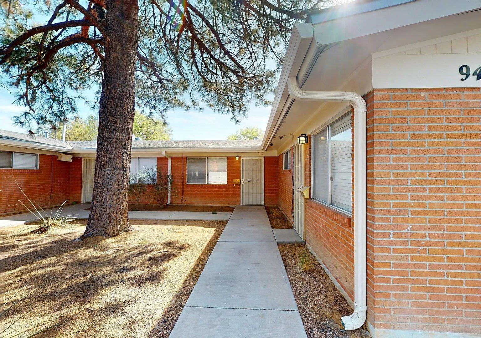 Completely Remodeled 2 Bed 2 Bath Apartment on Conchas Park — Photo 4