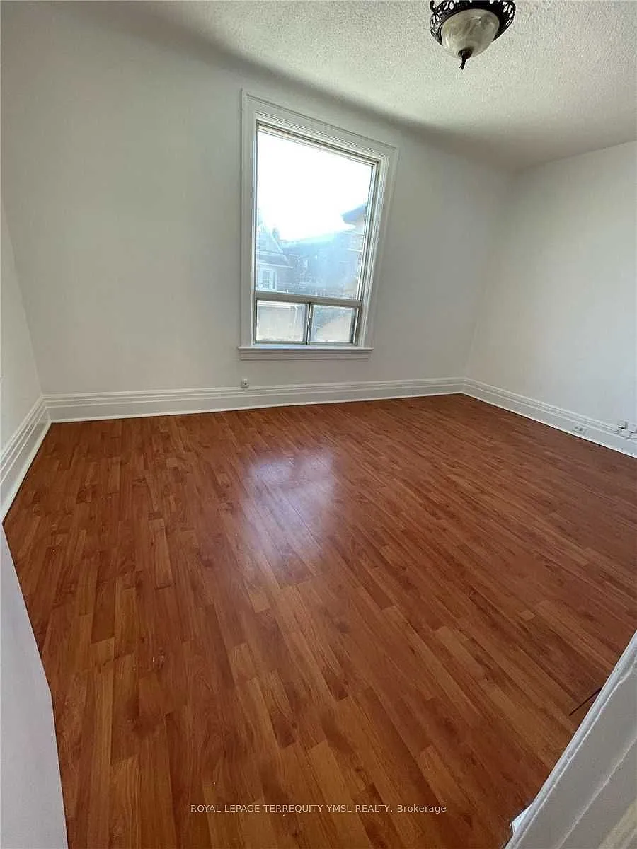 Building Photo - 1228 Dufferin St #2