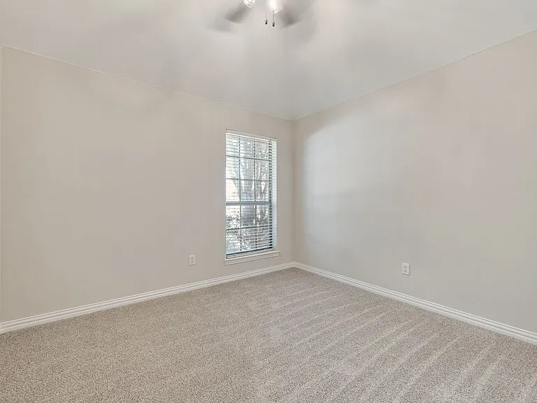 7600 Shasta Dr — Photo 23