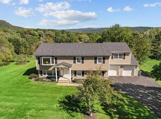 13 Regina Dr, Highland Mills, NY 10930