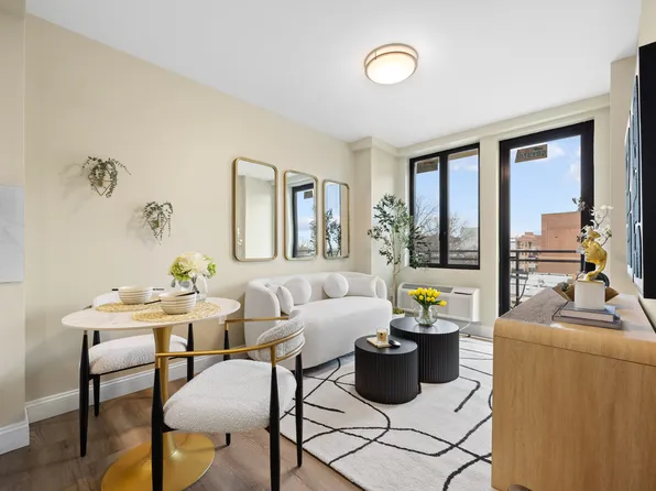 163-07 72nd Avenue image 2 of 11