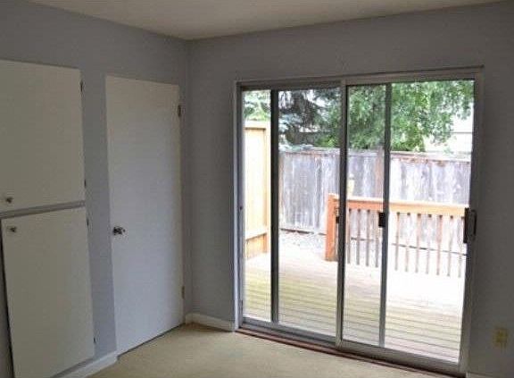 3rd image of 4050 W Lake Sammamish Pkwy NE Unit 8