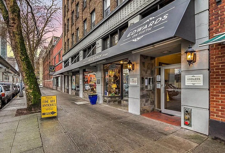 Entrance for Edwards on Fifth
