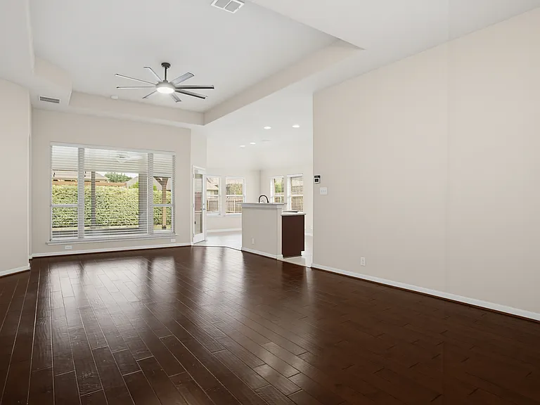 30612 Holstein Rd — Photo 9