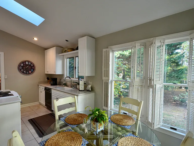 531 Weathersfield — Photo 7