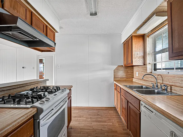 4701 Crepe Myrtle Ln — Photo 8