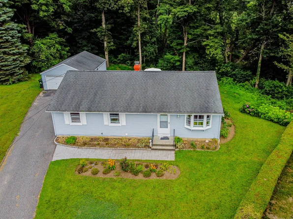 40 Grove Place, Danbury, CT 06810