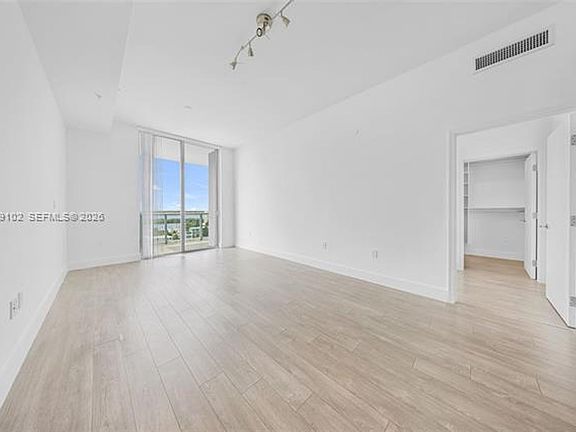 4th image of 7928 East Dr APT 902