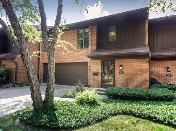 55 Astoria Way, Park Ridge, IL 60068