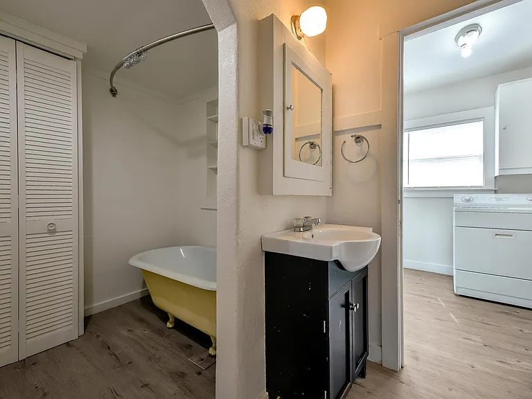 1430 Mercy St — Photo 8