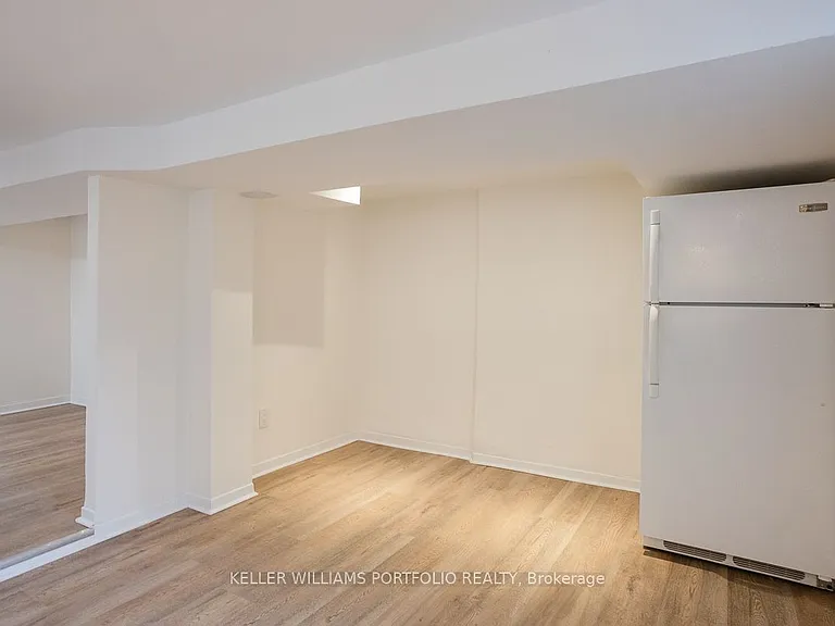 821 Gladstone Ave #LOWER — Photo 2