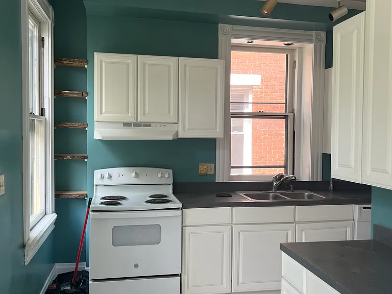 183 S 19th St #1 — Photo 48
