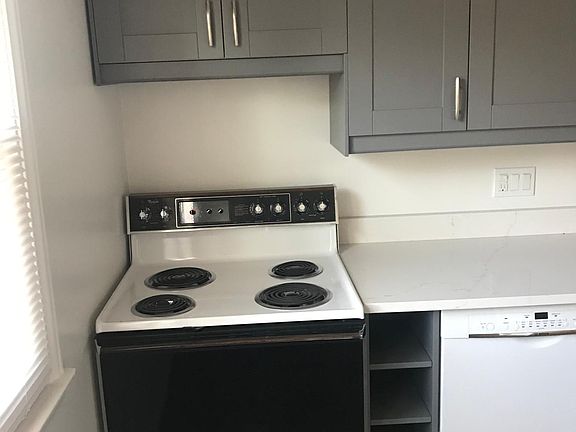 3rd image of 212 Catalpa Dr #2