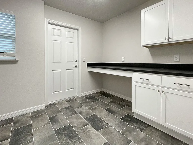 13585 SW 40th Cir — Photo 7