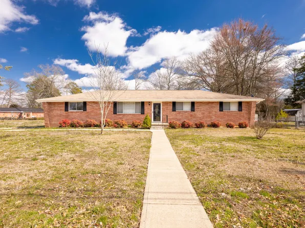 27 Elaine Cir, Fort Oglethorpe, GA 30742