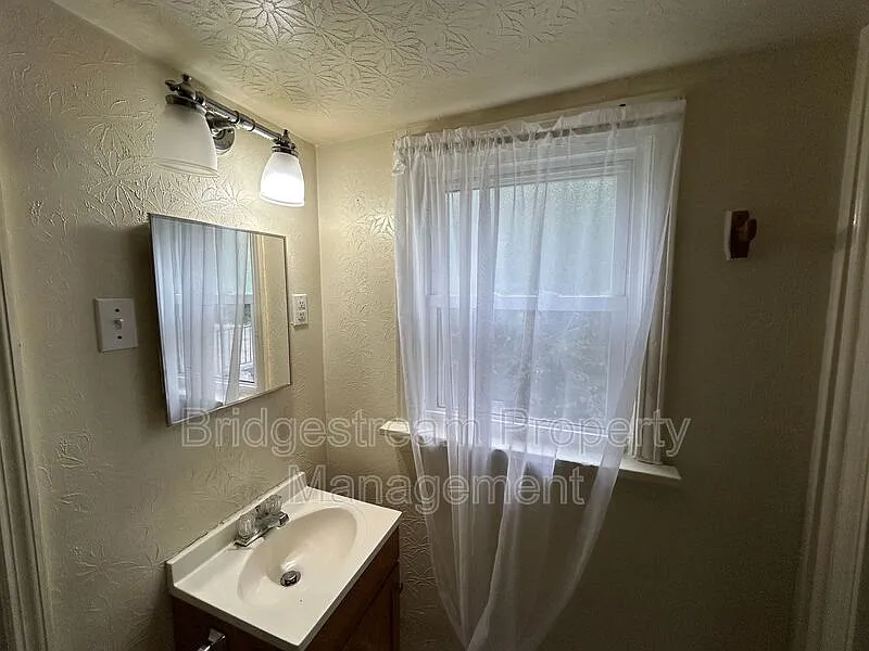 2 bed, 1.0 bath, 800 sqft, $675 — Photo 4
