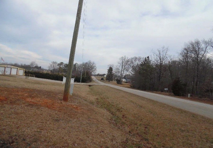 2nd image of 505 Pleasant Hill Cir