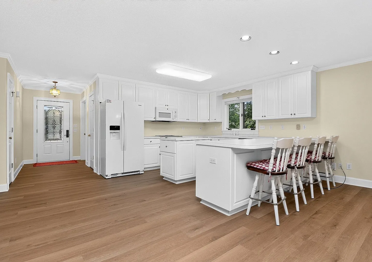 151 Seagrove Lane Waterfront full finished basement — Photo 4