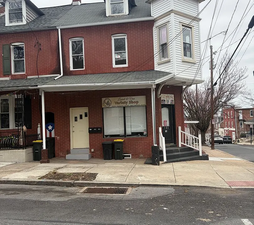 121 Laurel St