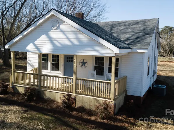 5055 Peachtree St, Hickory Grove, SC 29717