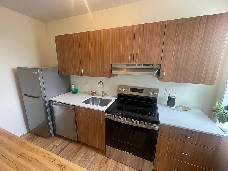 Sterling Apartments — Photo 15