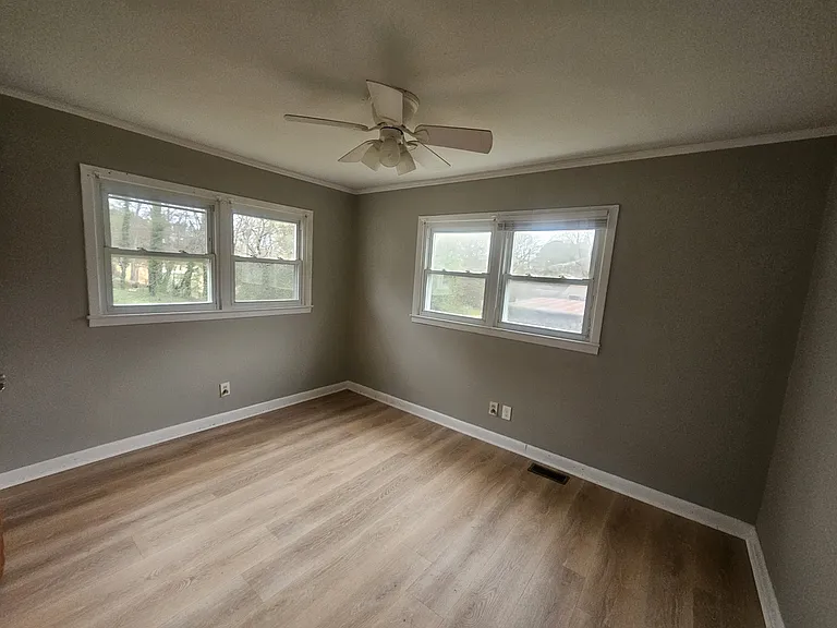 2427 Twin Ave — Photo 5