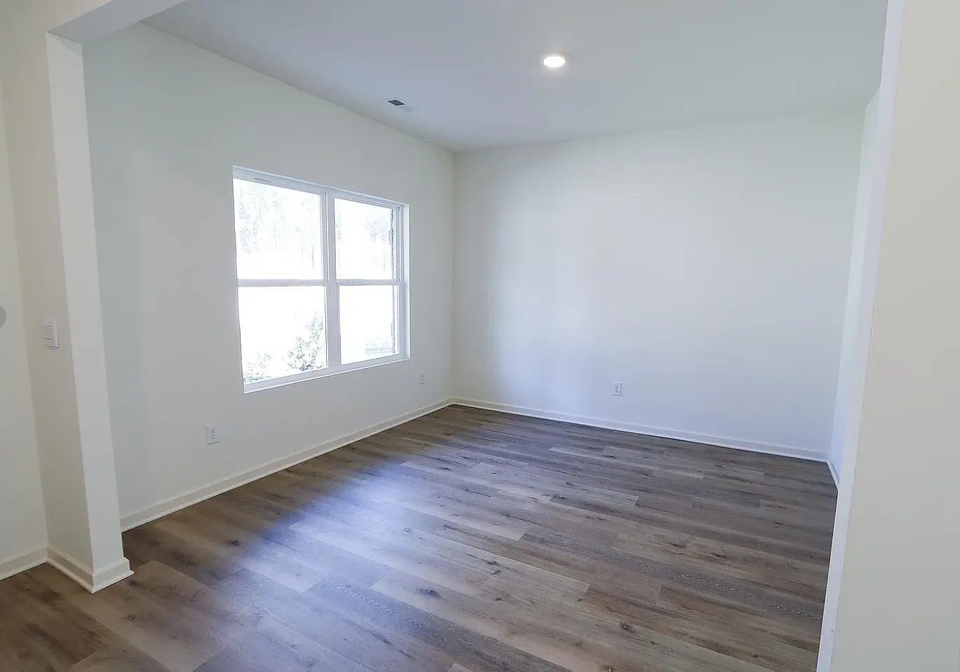 4 bed, 2339 sqft, $2,500 — Photo 2