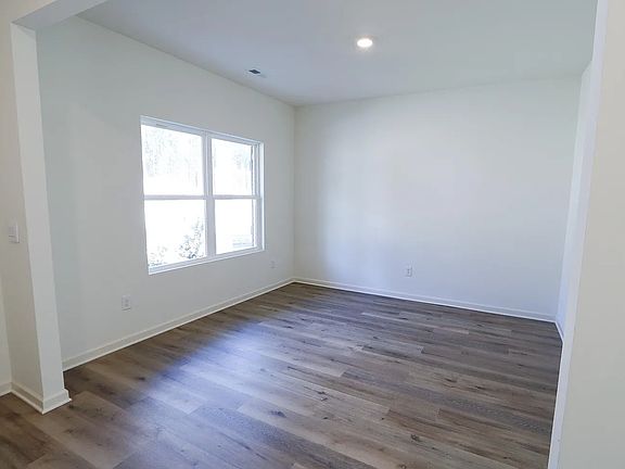 2nd image of 510 Boxwood Bnd