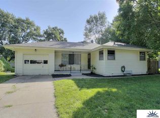 7636 Davis Cir, Omaha, NE 68134