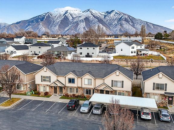 2nd image of 708 N Black Horse Loop #708