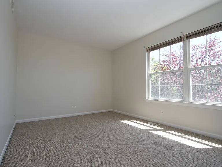 2554 Dickens Dr — Photo 10