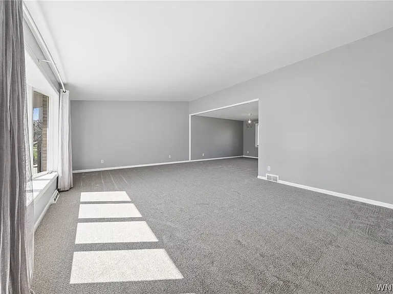 40 Tristan Ln — Photo 8