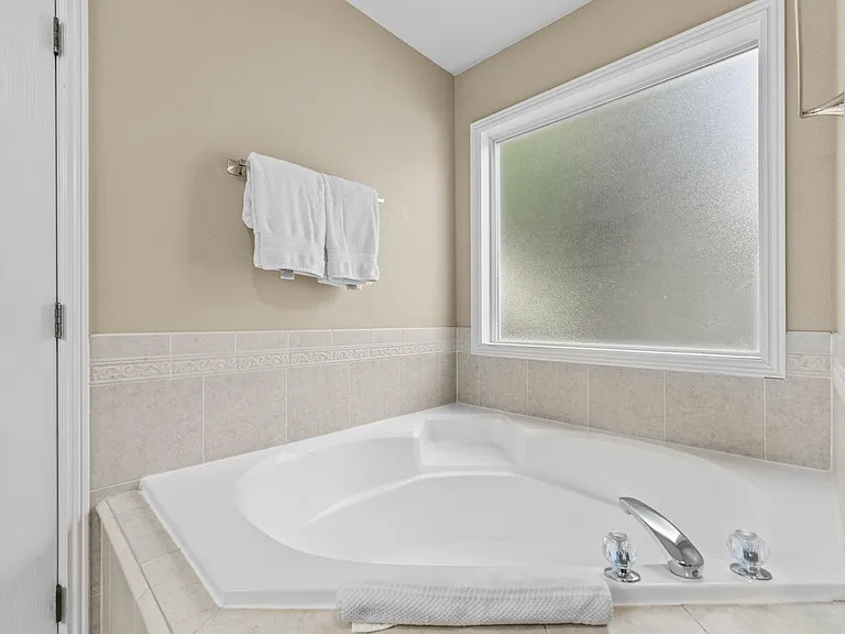 1847 W Whitestone Ct — Photo 18